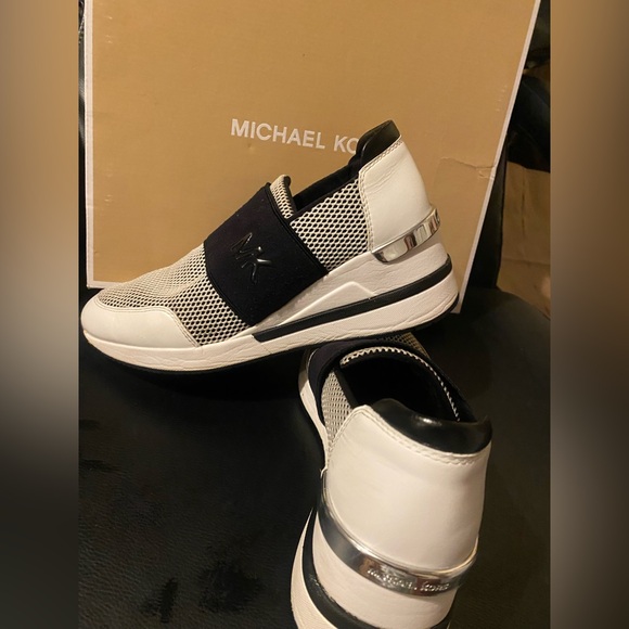 Preloved w/box Michael Kors monochrome slip-on Sneakers for women’s, size 7.5 - Picture 1 of 15